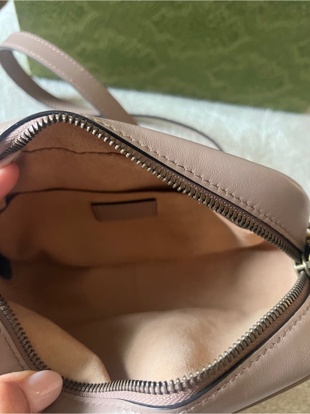 Gucci taupe matelassé GG Marmont small camera crossbody bag - Picture 4 of 5